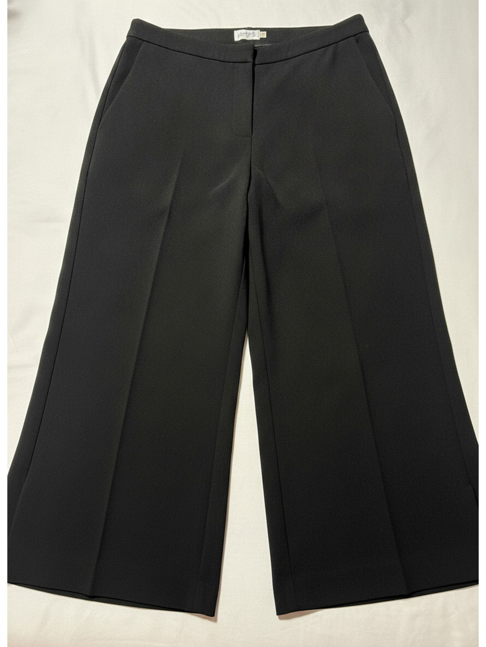 Tahari Black Wide Leg Cropped Dress Pants - Sleek & Chic!